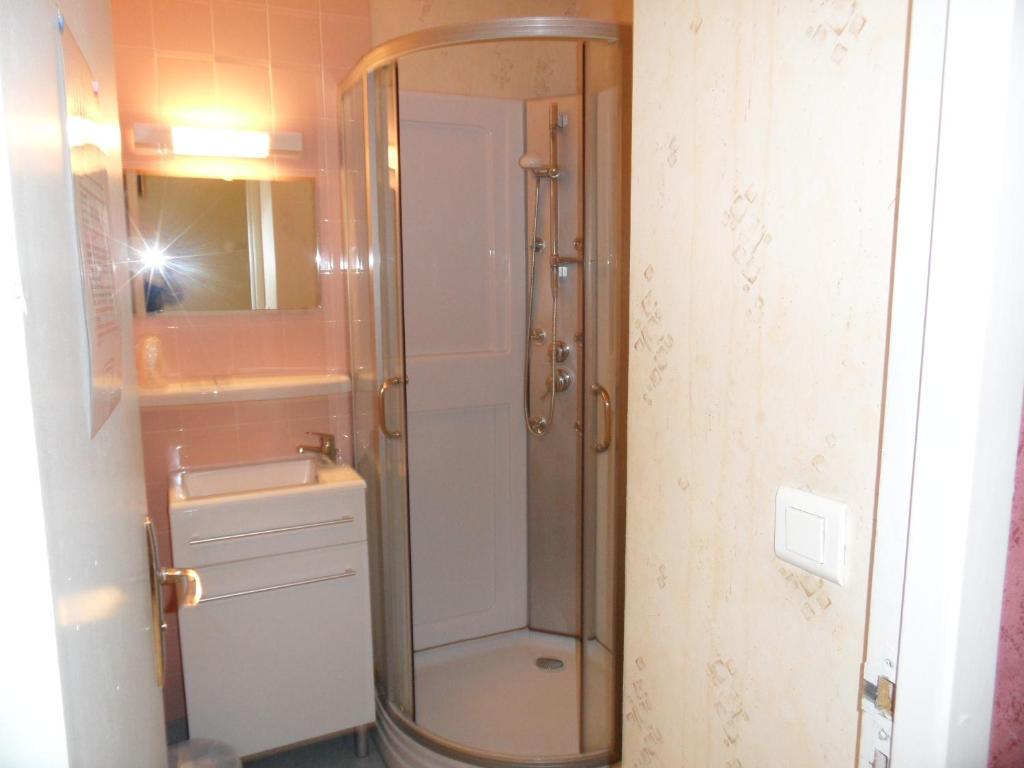 Hotel Le Milan Lourdes Habitación foto